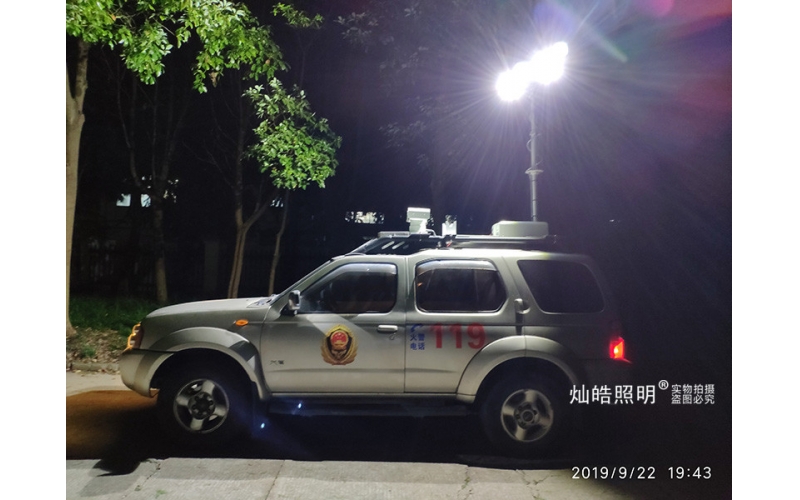 現(xiàn)場勘察車配備車載升降照明燈，提升夜間勘察效率